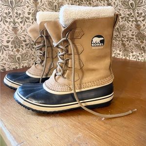 Sorel Women's Winter Carnival Boots Tan and Black